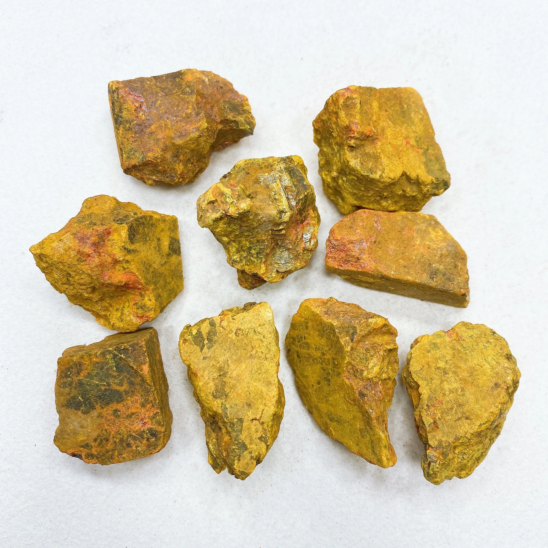 Pierres naturelles irrégulières Orpiment jaune 45-210g